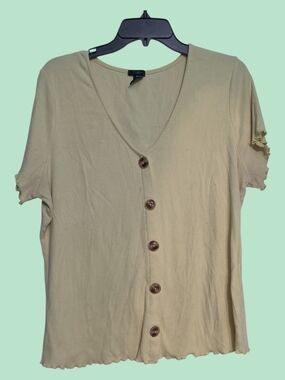 Rue21 Beige Button-Front V-Neck Short Sleeve Top